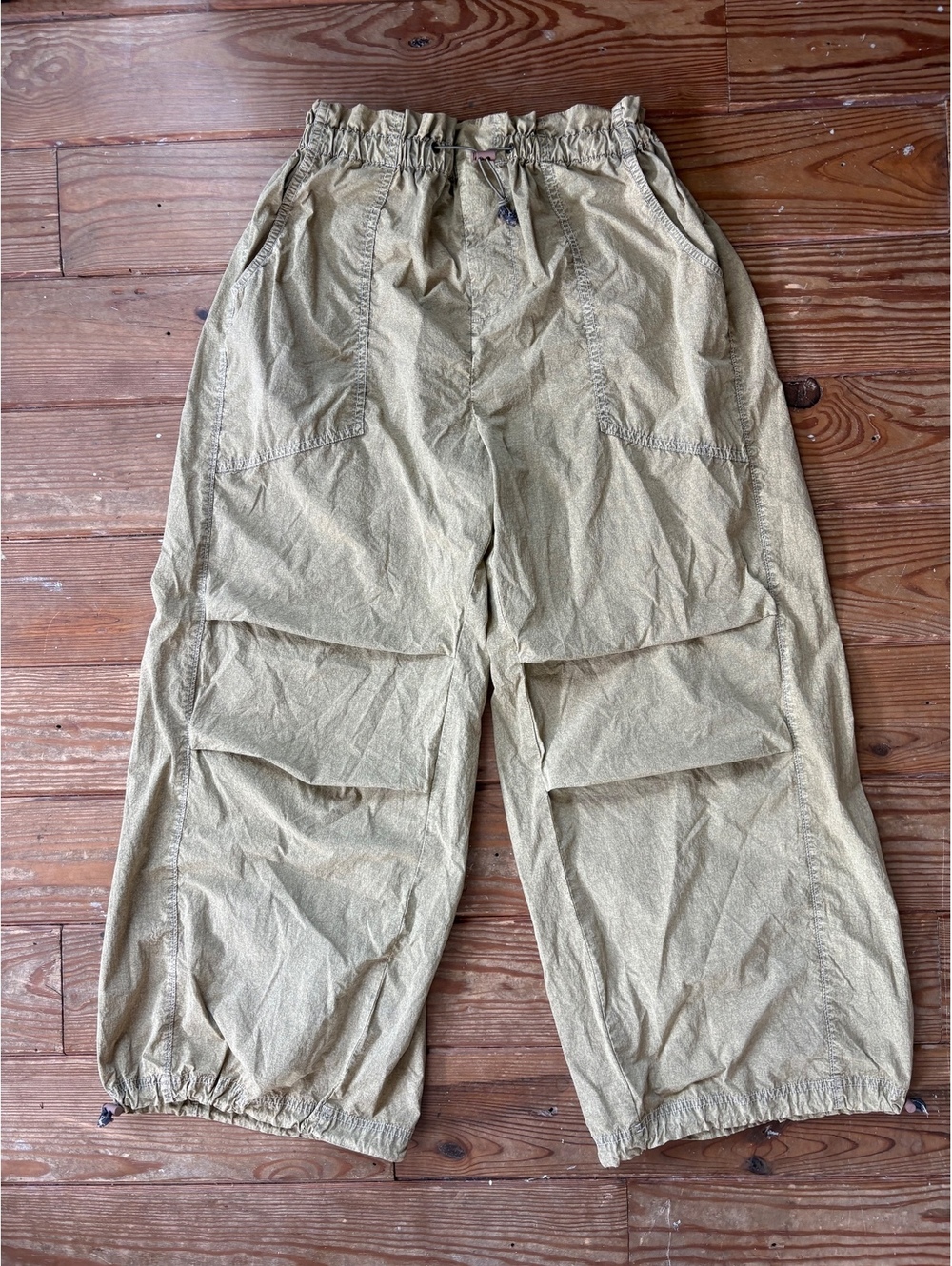Urban Outfitters Parachute Cargo Pants Women’s M Olive Khaki Baggy Nylon Y2K